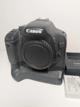 Canon EOS 550D con Battery Grip