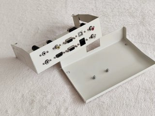 Caja conexiones AV: HDMI, VGA, RCA, USB, RJ45
