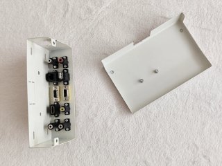 Caja conexiones AV: HDMI, VGA, RCA, USB, RJ45