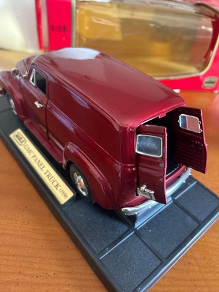 Maqueta GMC Panel Truck 1:18