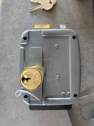 Cerradura Eléctrica Gris con Llave 12V