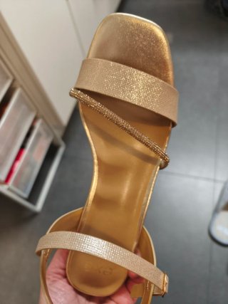 Sandalias doradas EXE talla 38 una puesta