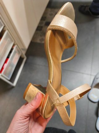 Sandalias doradas EXE talla 38 una puesta