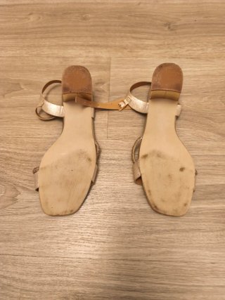 Sandalias doradas EXE talla 38 una puesta