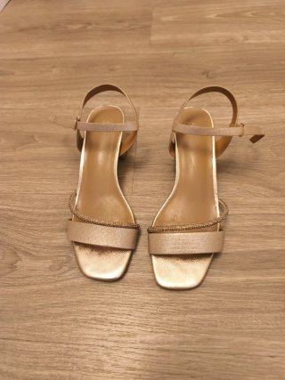 Sandalias doradas EXE talla 38 una puesta