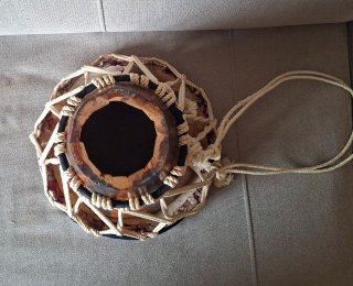 Timbal africano de madera y piel