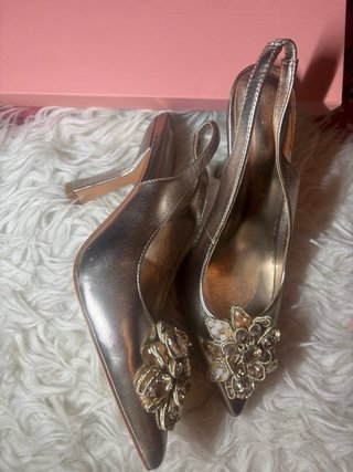 Sandalias Alma en Pena doradas con pedrería