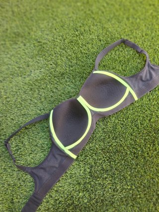 Sujetadores deportivos Nike azul y negro