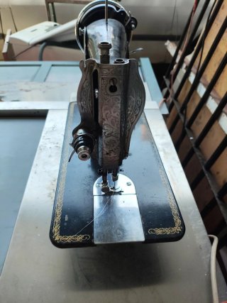Máquina de coser Alfa antigua