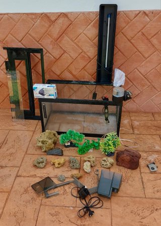 Acuario Negro y Transparente
