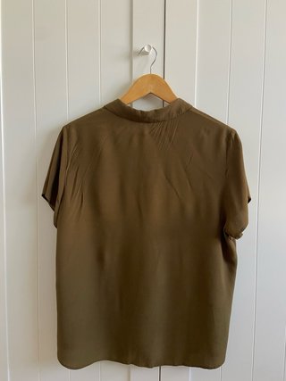 Blusa Eseoese verde oliva