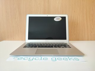 Apple MacBook Air A1466 i5 4GB 250GB