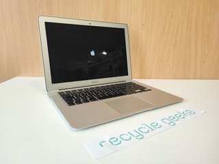 Apple MacBook Air A1466 i5 4GB 250GB