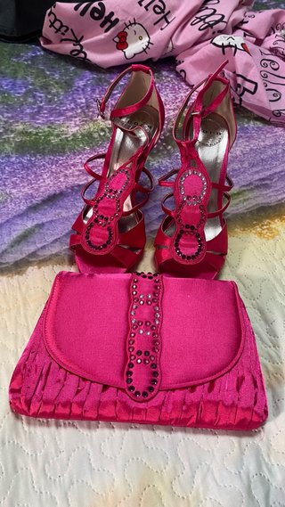 Tacones y bolso fiesta fucsia