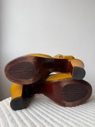Sandalias Chie Mihara con Plataforma Mostaza