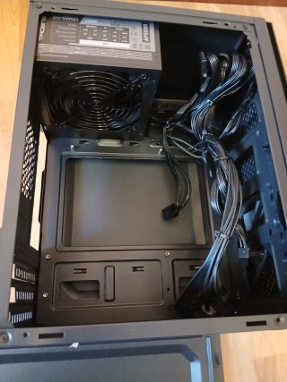 Torre PC con fuente de alimentación