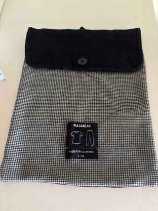 Bolsa Pull&Bear gris y negra 21x27cm nueva