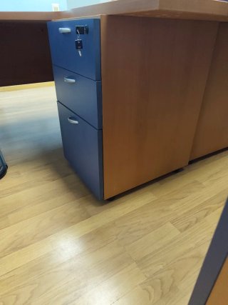 Cajonera de oficina azul y marrón