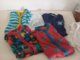 Lote de pijamas de bebé. 5 pijamas manga larga.