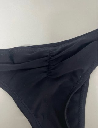 Braga bikini negra con lazos