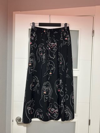 Falda Desigual Estampada Caras Talla M