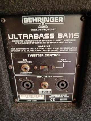Subwoofer Behringer BA115 Negro Medida 65x37x67