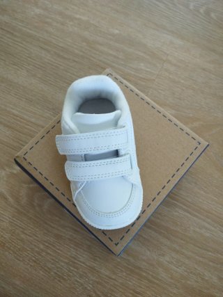 Zapatillas bebé Talla 20 sin estrenar