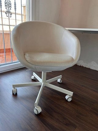 Silla giratoria SKRUVSTA Ikea beige