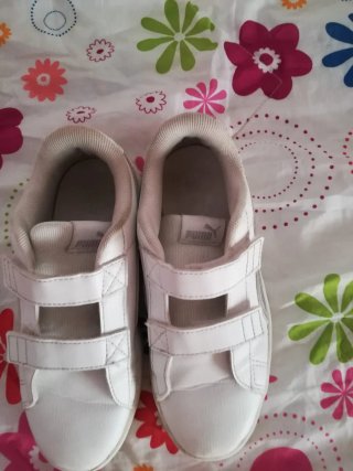 Zapatillas Puma Blancas y Plateadas Talla 33 niñas
