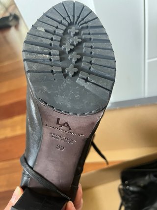 Botines de piel negros de Laura Amat.