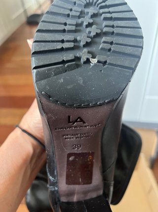 Botines de piel negros de Laura Amat.