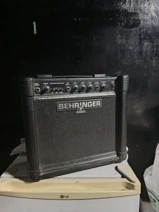 Amplificador Behringer V-Tone GM108 15W