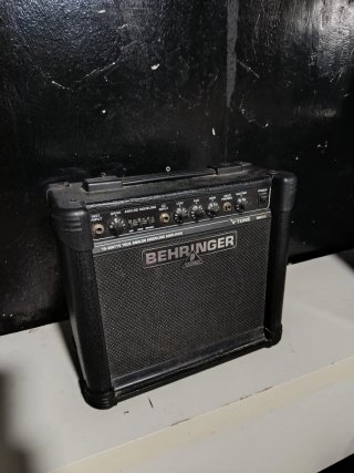 Amplificador Behringer V-Tone GM108 15W