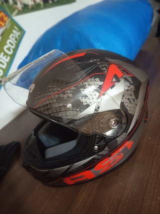 Casco de moto deportivo