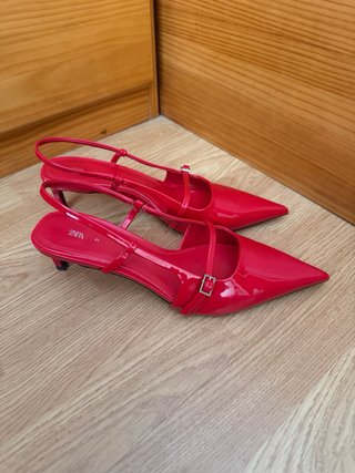 Zapatos de tacón rojos Zara