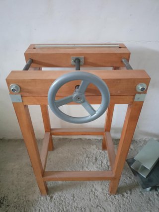 Prensa de cajos de madera