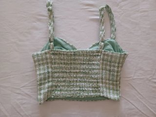 Top Stradivarius verde y blanco