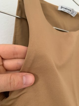 Top Stradivarius beige talla XS