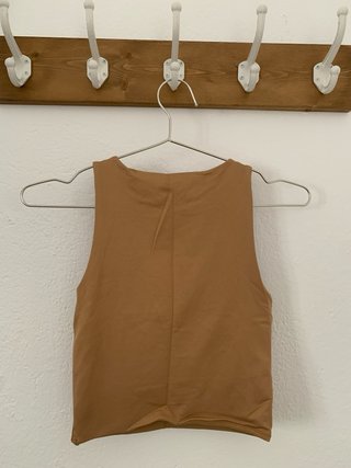 Top Stradivarius beige talla XS