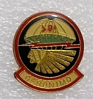 GERONIMO Apaches ,Vintage Enamel Pin Badge anni 80