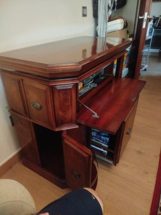 Mueble de madera para TV