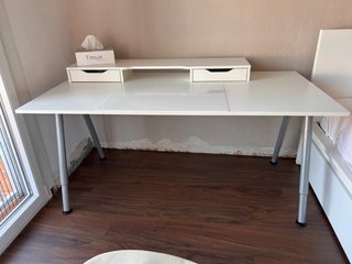 Mesa de escritorio blanca