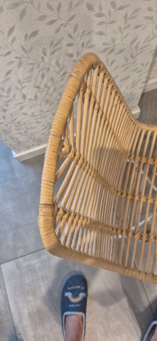 Silla ratán patas blancas compradas en kenay.