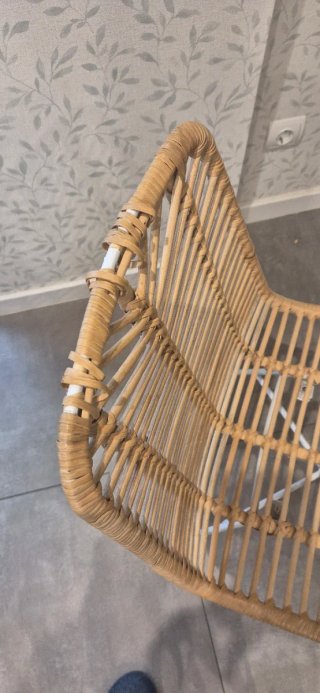 Silla ratán patas blancas compradas en kenay.
