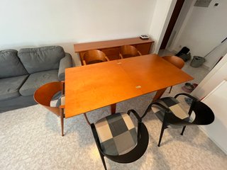 Conjunto comedor: mesa, sillas y mueble
