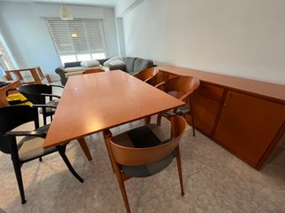 Conjunto comedor: mesa, sillas y mueble