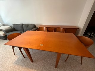 Conjunto comedor: mesa, sillas y mueble