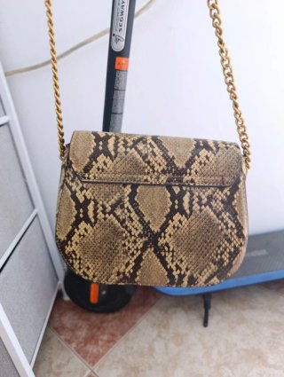 Bandolera Mango efecto piel serpiente