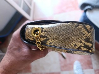 Bandolera Mango efecto piel serpiente