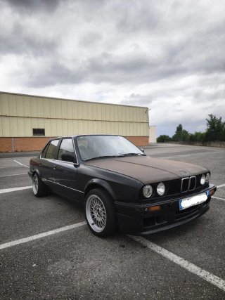 BMW E30 1987